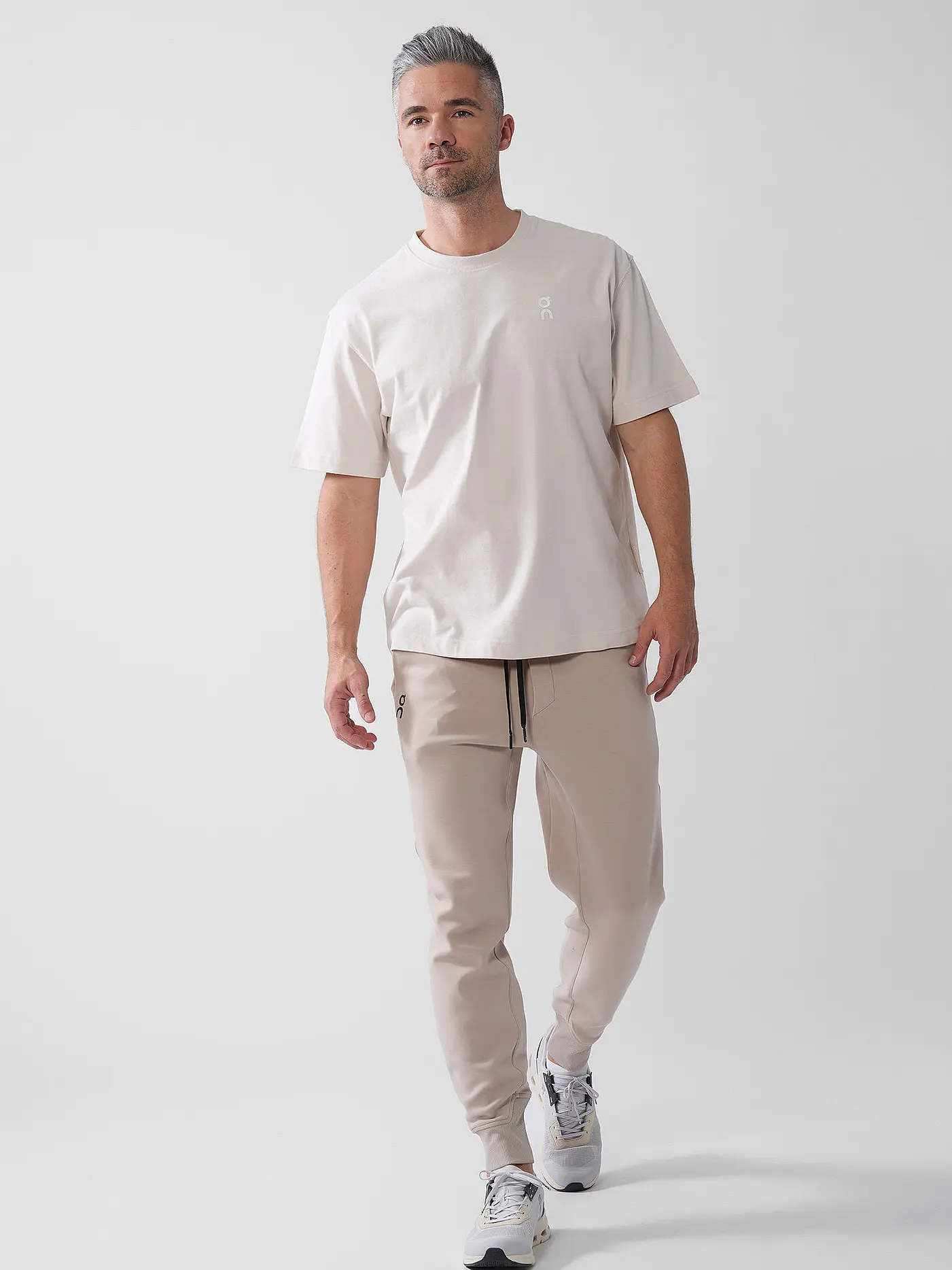 ON | T-Shirt CLUB T | beige